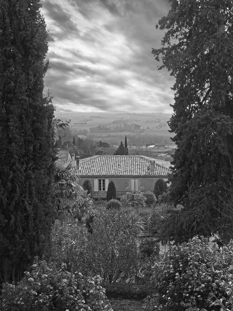 La Lomagne sous un ciel chargé