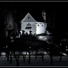 La luce di una Chiesa nel buio.