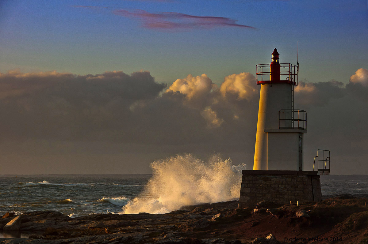 La lumière du soir sur  le  phare