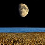 La luna cade in mare