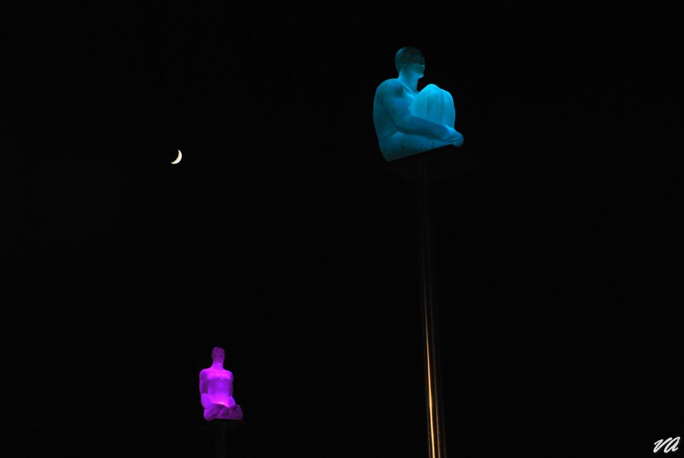 La Luna e le Statue - The Moon and the Statues