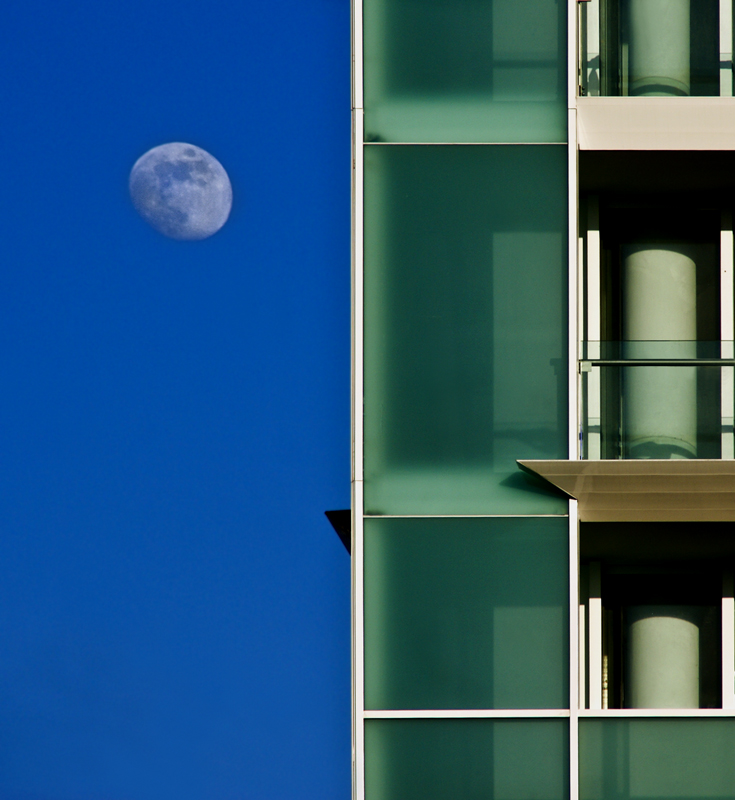 La luna ed il palazzo