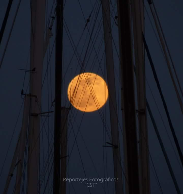 La Luna entre cuerdas 