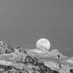 La luna nasce a est.