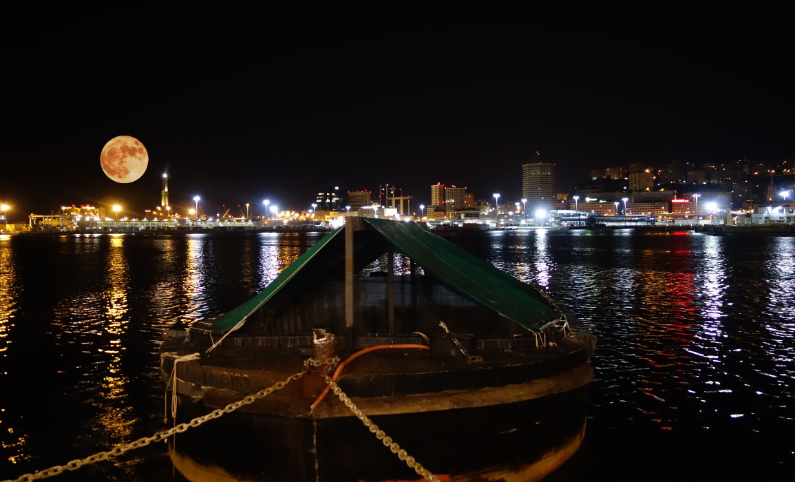 la luna nel porto