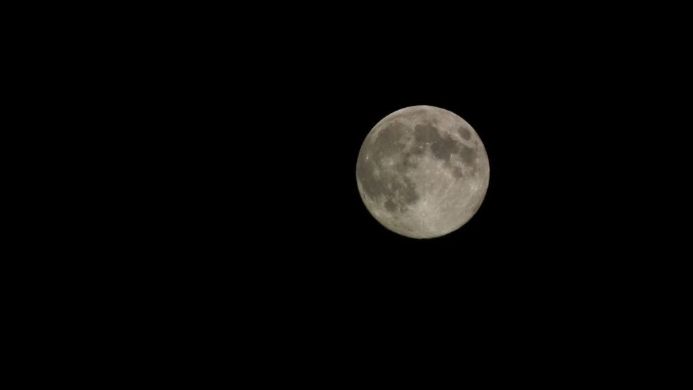 La luna no es de queso