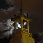 La luna se asoma al balcon