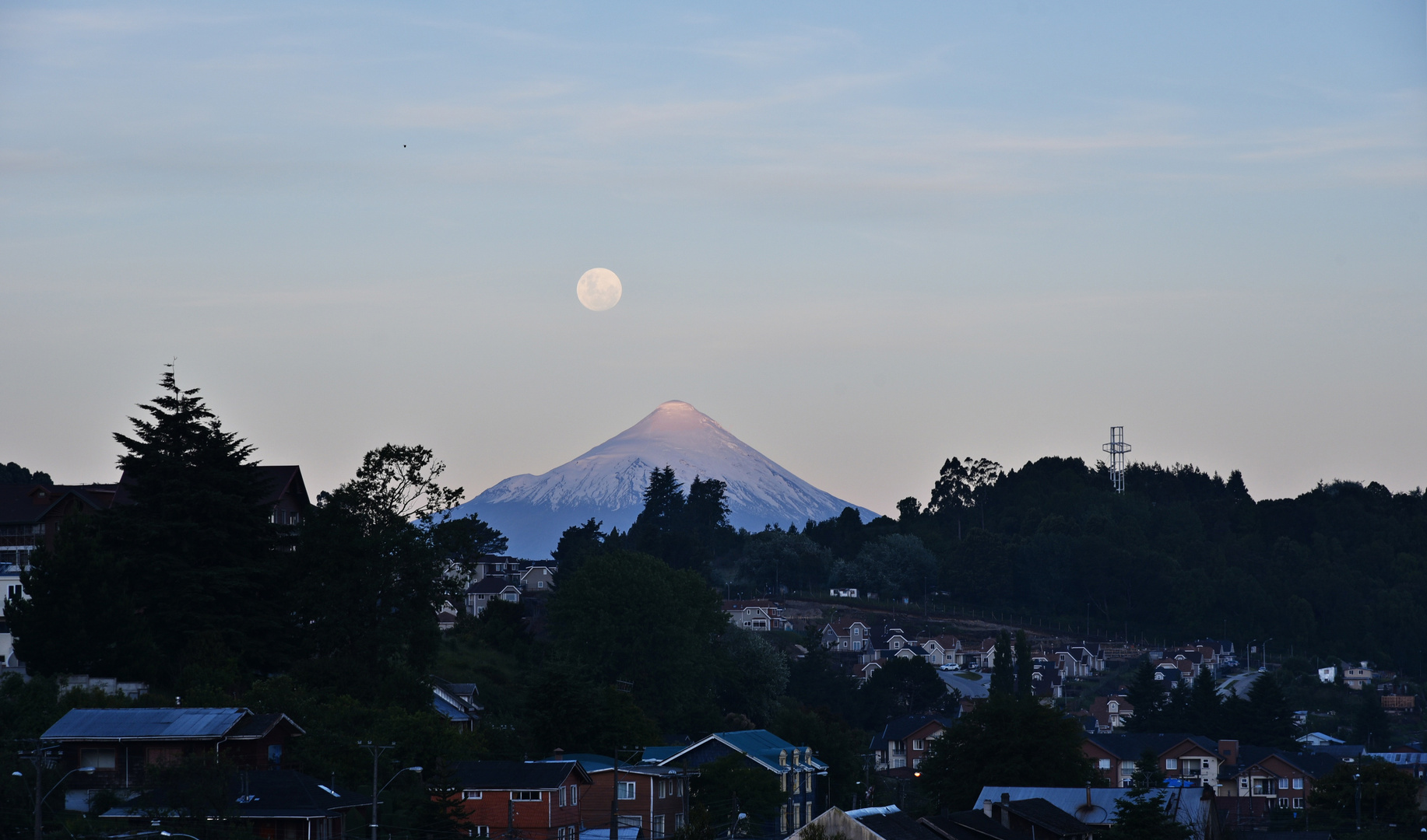 la luna y el vólcan