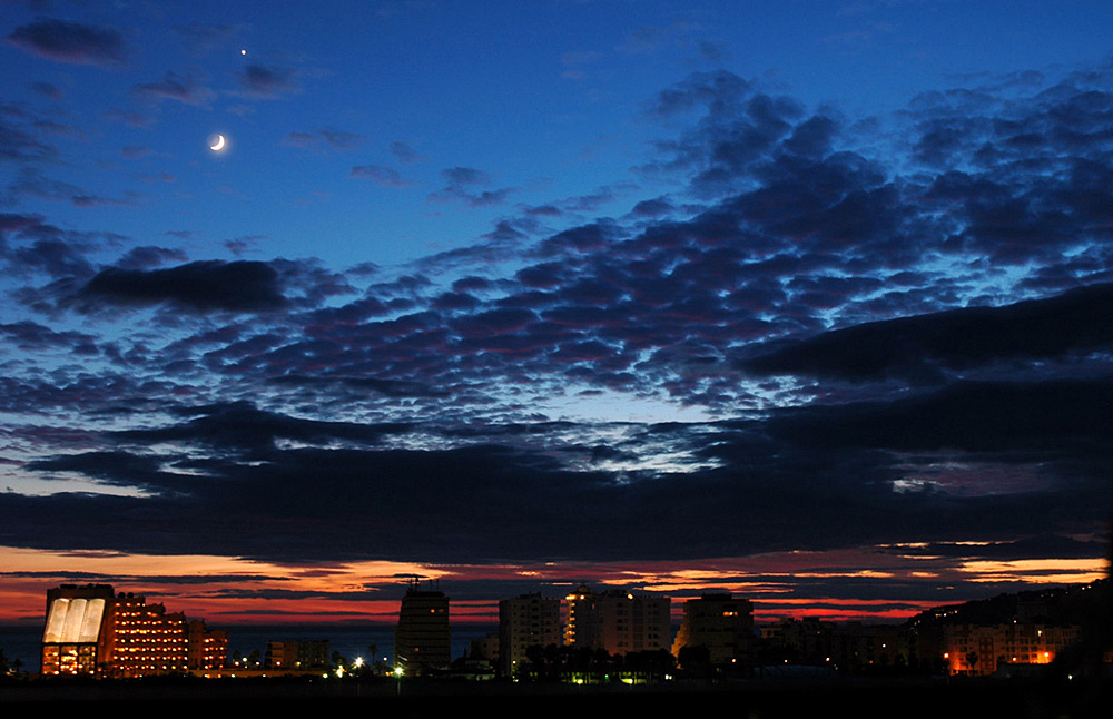 La Luna y Venus sobre Almuñecar