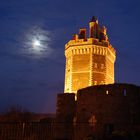 La lune a rendez-vous avec la tour