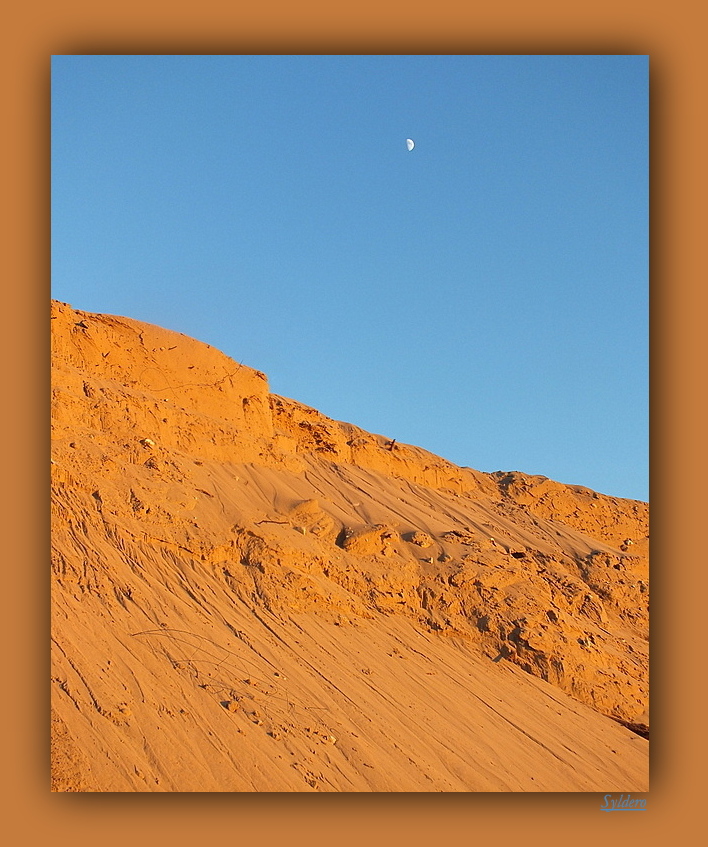 La lune est là