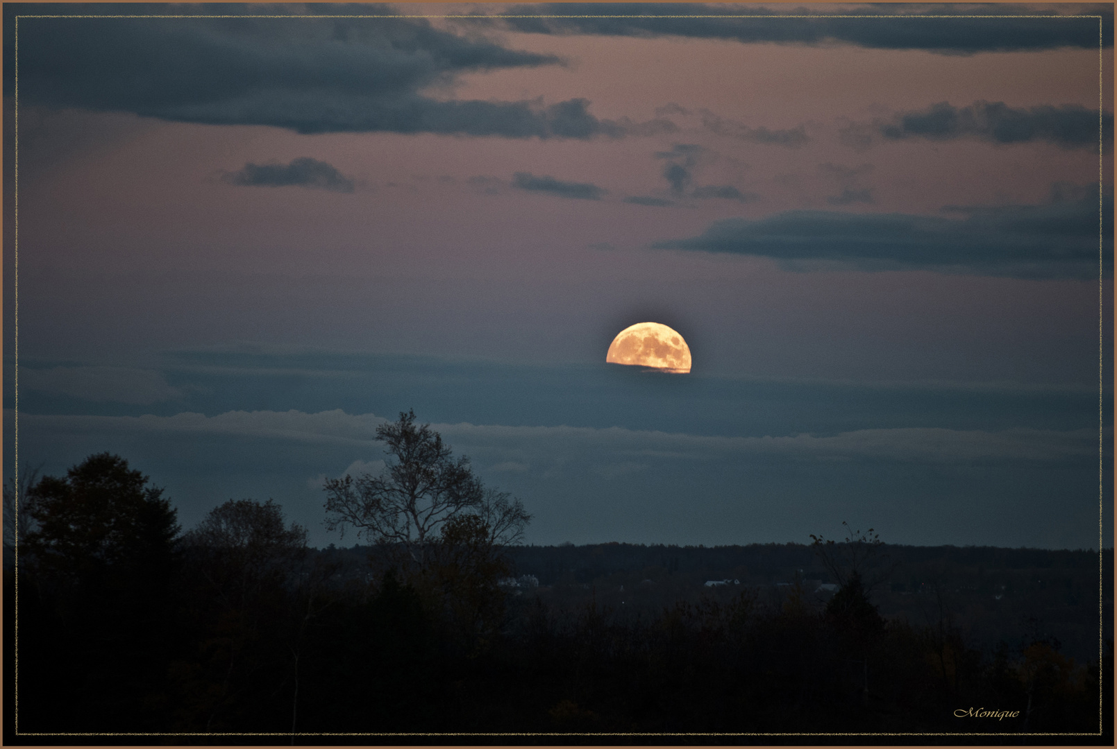 La lune se lève..... de l'autre !!!