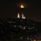 La lune se lève sur Montmartre