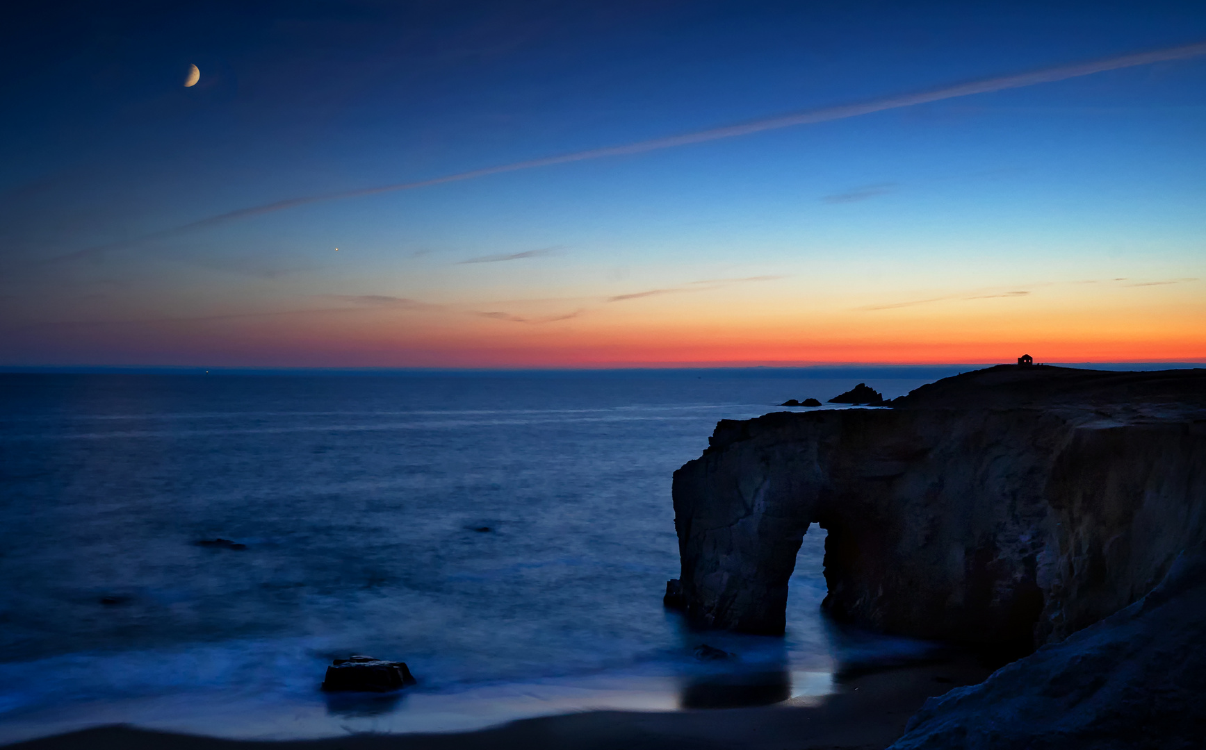 la lune sur la cote sauvage