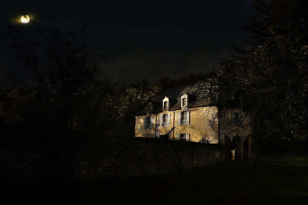 La lune sur le toit breton