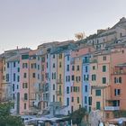 La lunga teoria della case di Porto Venere...qui si evidenziano le facciate color pastello...