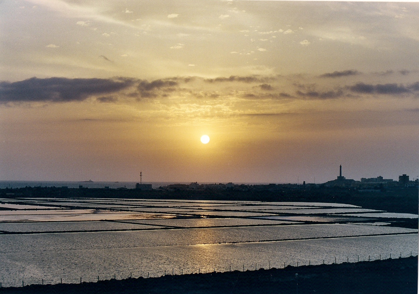 LA LUZ EL MAR Y LA SAL