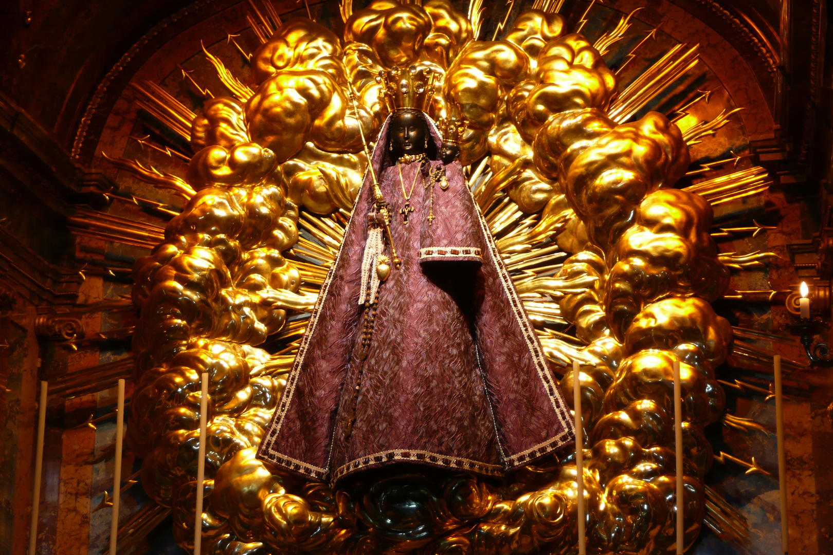 la Madonna nera all'interno dell' abbazia di Einsiedeln