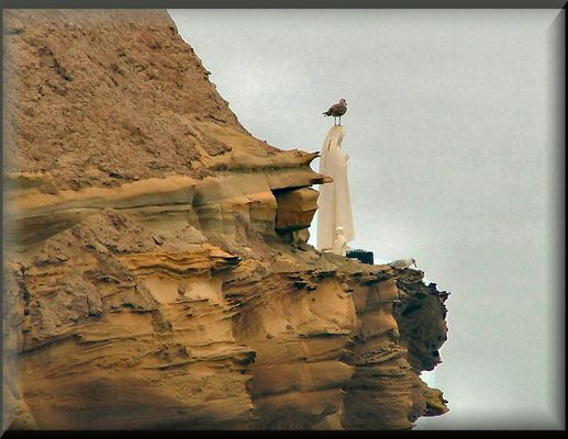 La madonna sta sporca....la pioggia farà la pulizia!