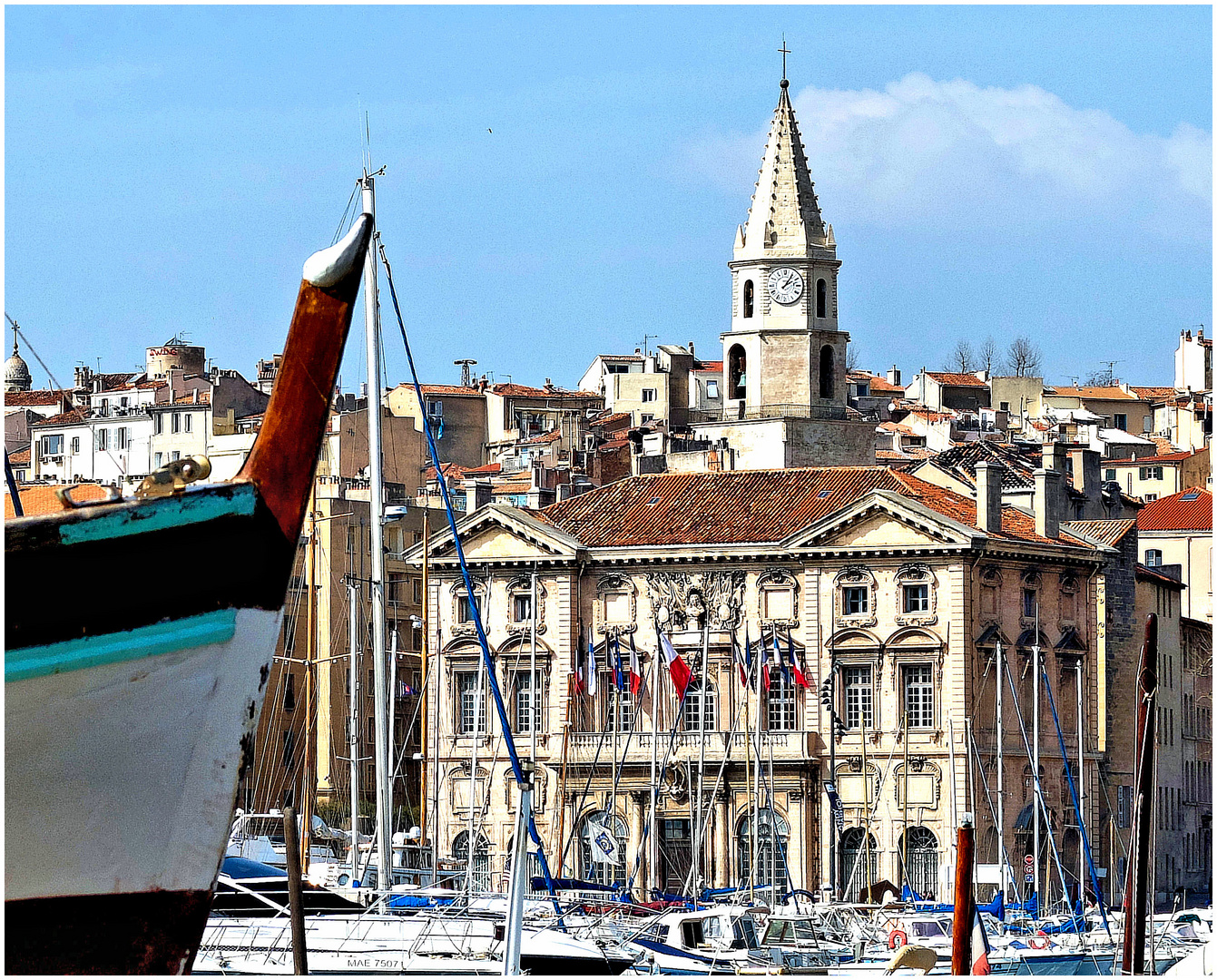 La mairie sur le port