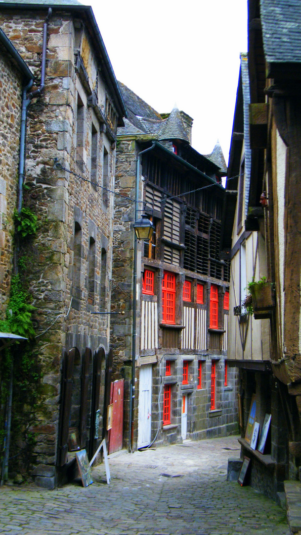 La maison au fenêtres rouge