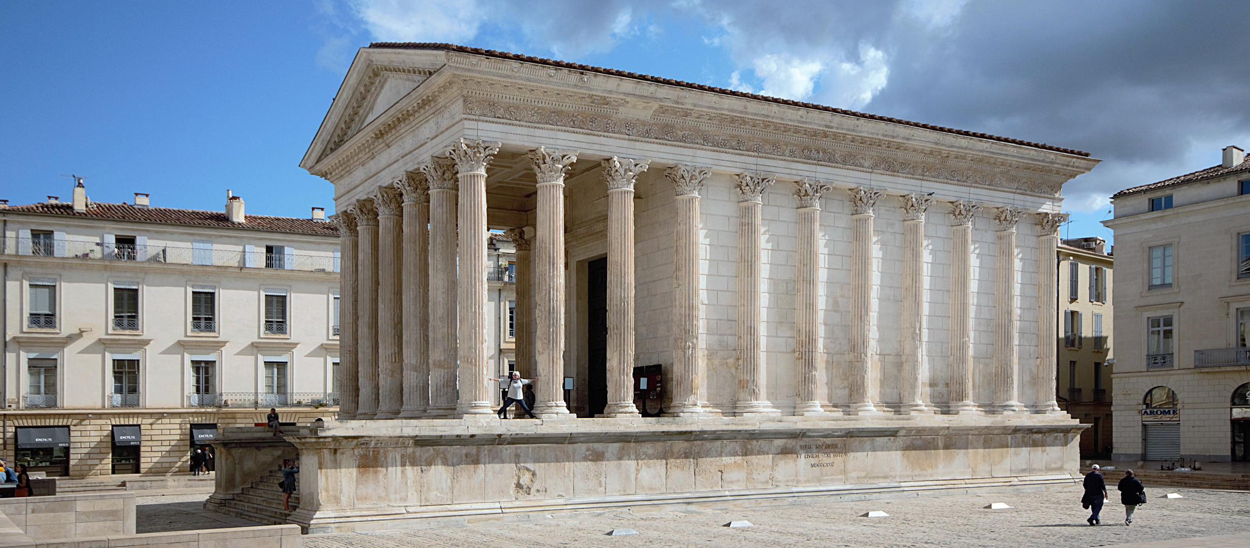 LA MAISON CARRÉE