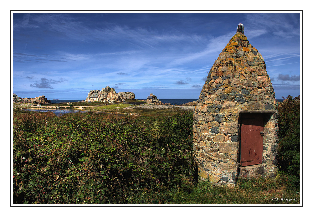 La maison entre les Roches