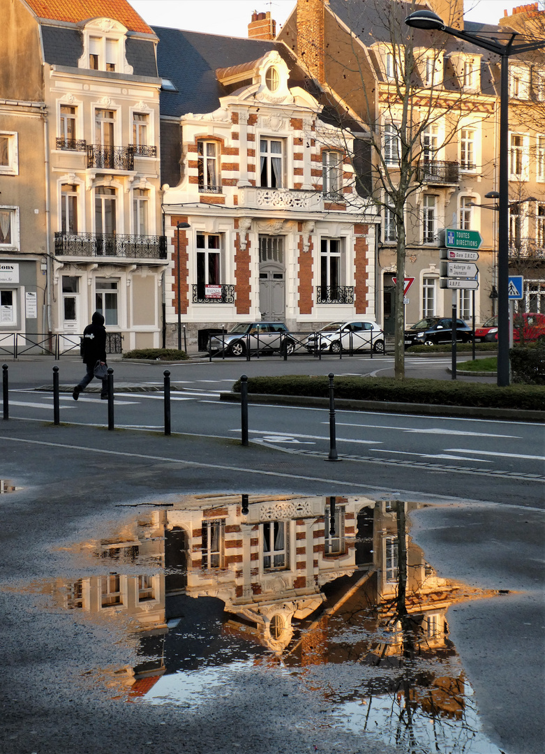 La maison et son reflet