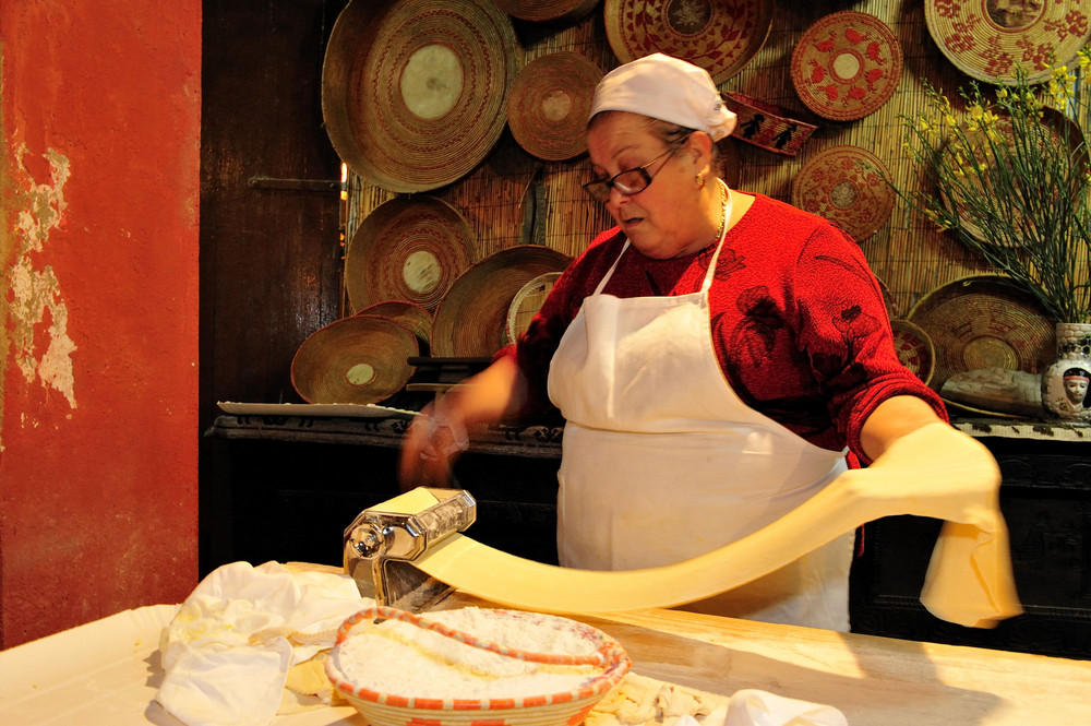 La Mama macht die Pasta in der Casa Atzeri