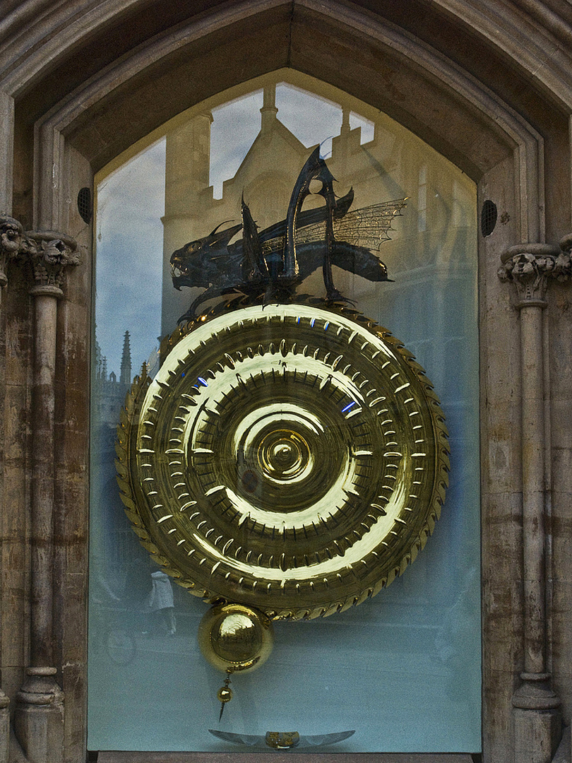 La Mangeuse de temps  --  Corpus Clock, Cambridge  --  Die Zeitfresserin