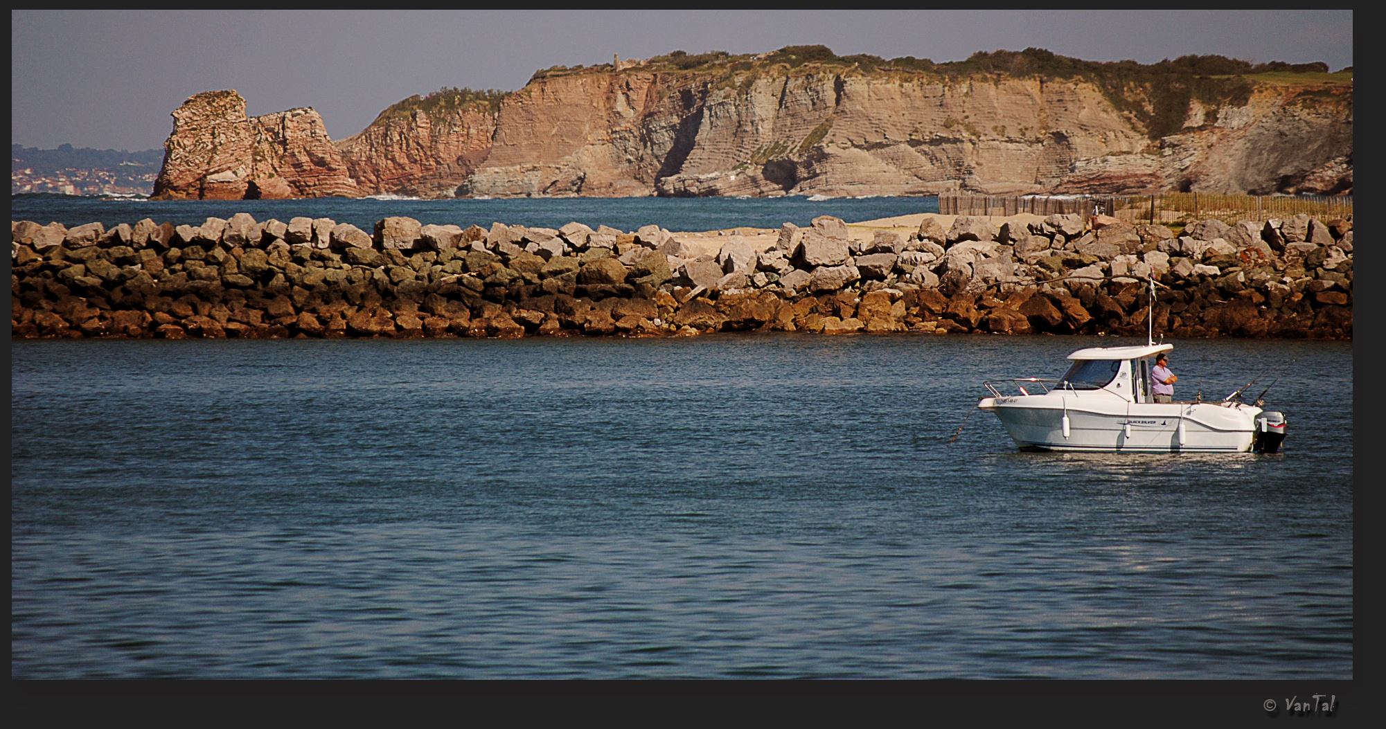 La meilleure façon de quitter le port de vue est de fermer les yeux.