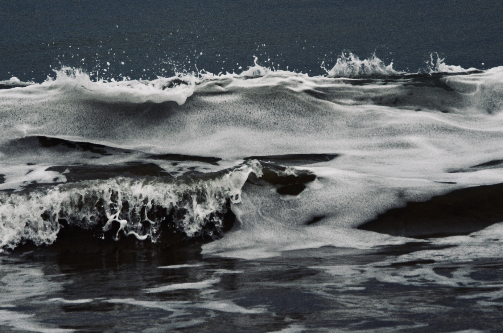 la mer en noir et blanc