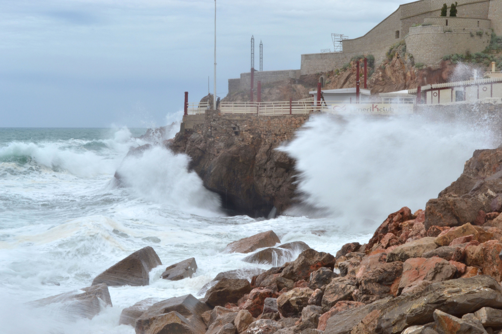 la mer gronde