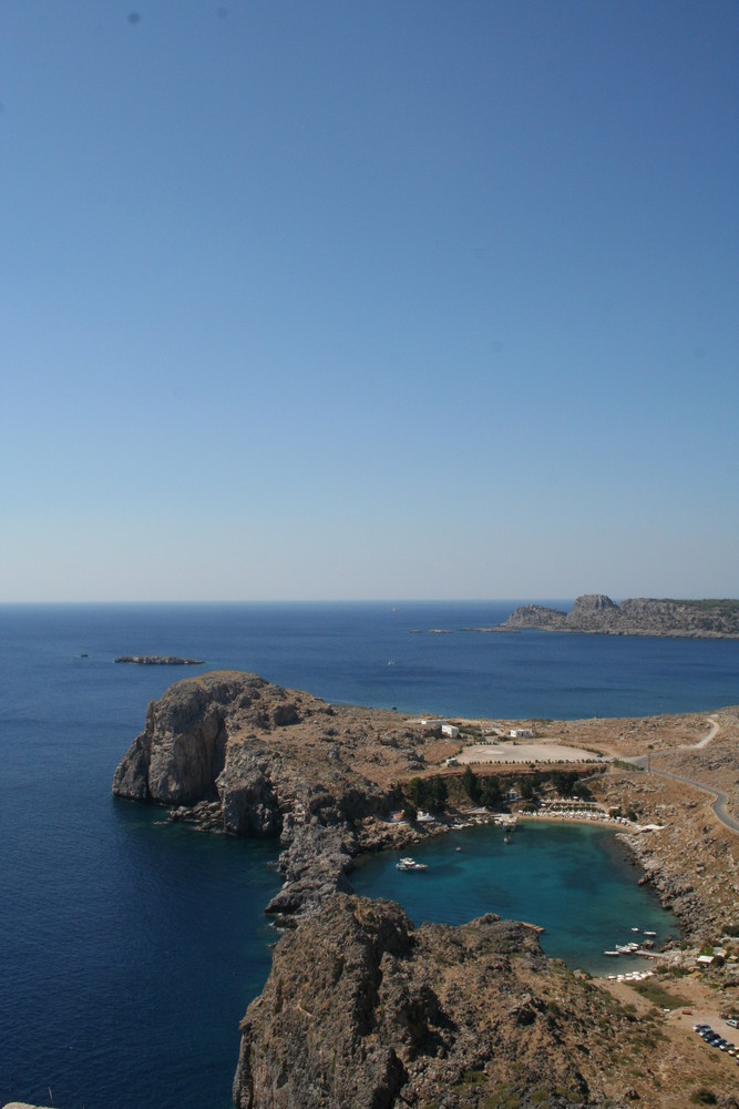 La mer vue du point culminant de Lindos (Rhodes)