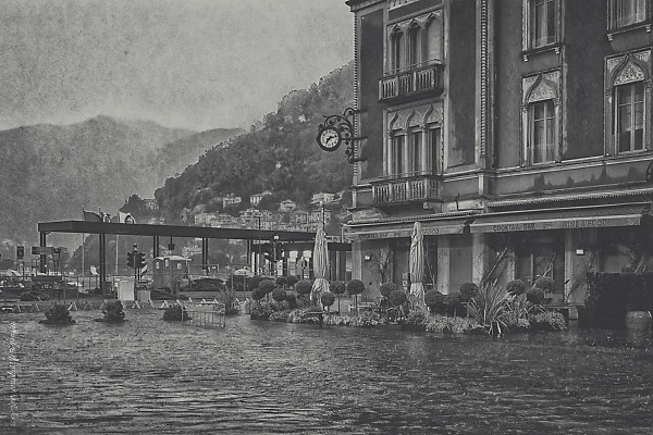 La mia Citta' - Como Piazza Cavour - Esondazione delle acque del3 novembre 2023