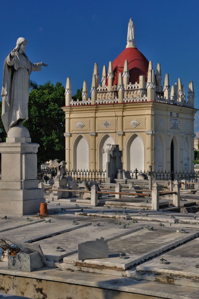 La Milagrosa in Havana Necropolis