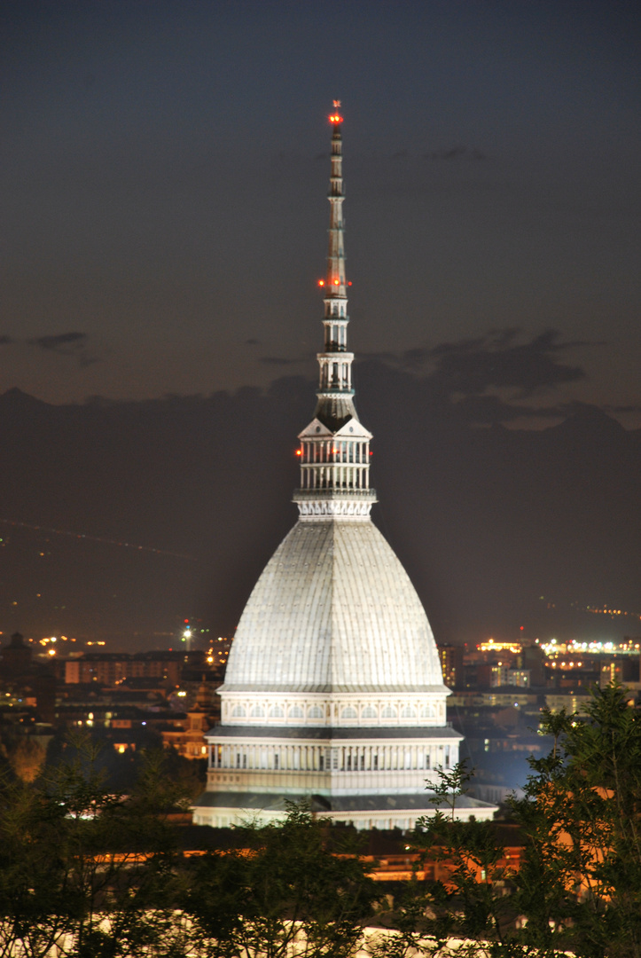 La Mole Antonelliana Foto % Immagini| notturni, temi Foto su fotocommunity