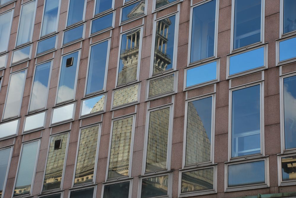 La Mole Antonelliana si specchia - Mole Antonelliana's mirror