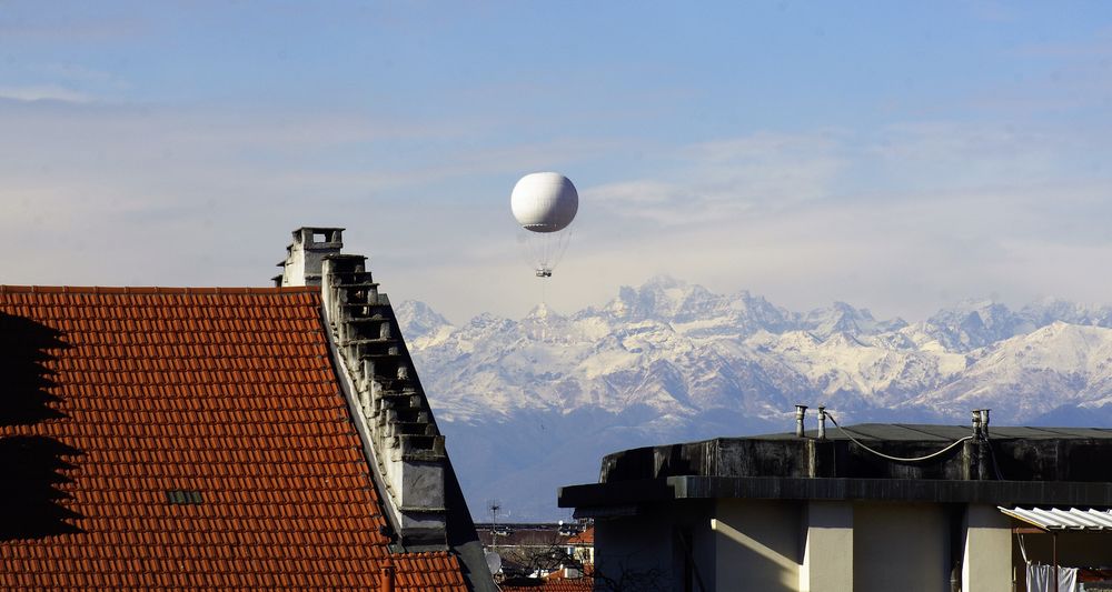 La mongolfiera di Borgo Dora in Torino.