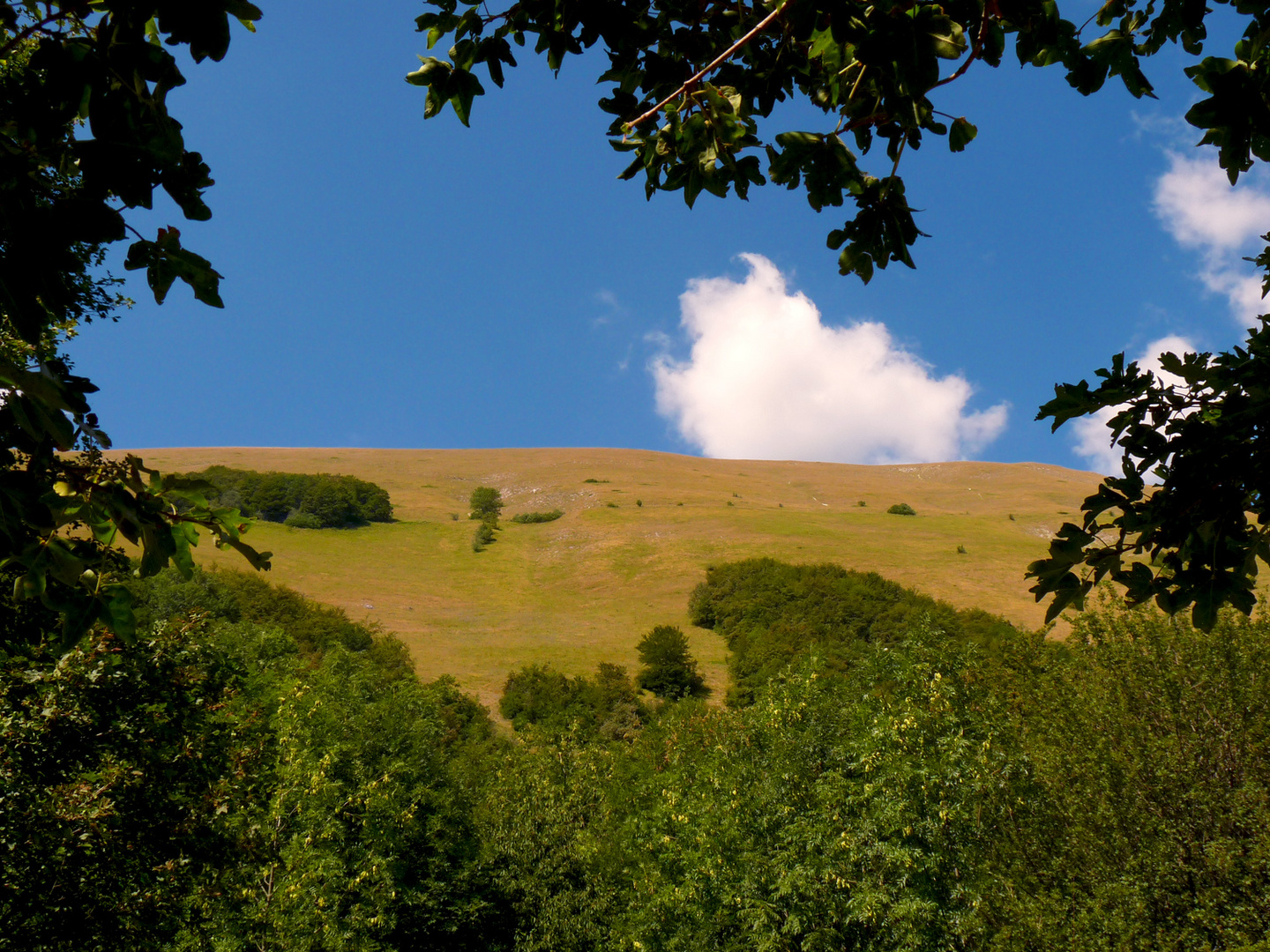 la montagna e la nuvola