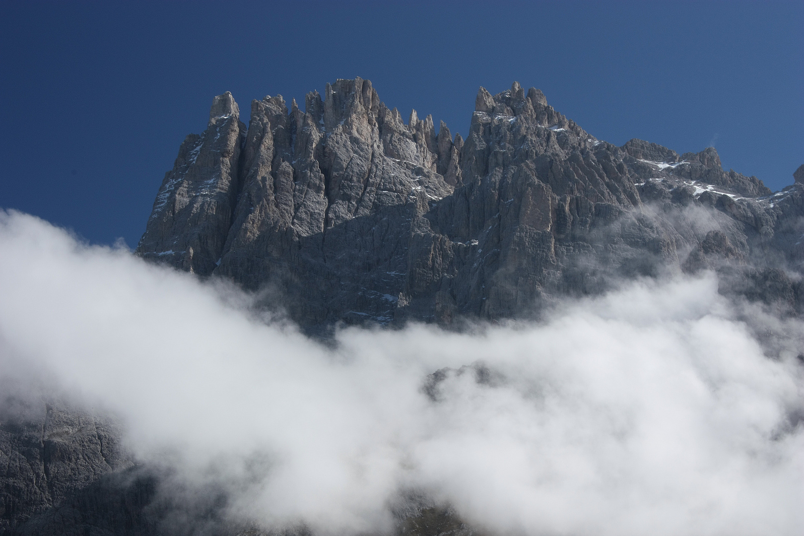 La montagna tra le nubi