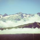 La montagne à travers les nuages