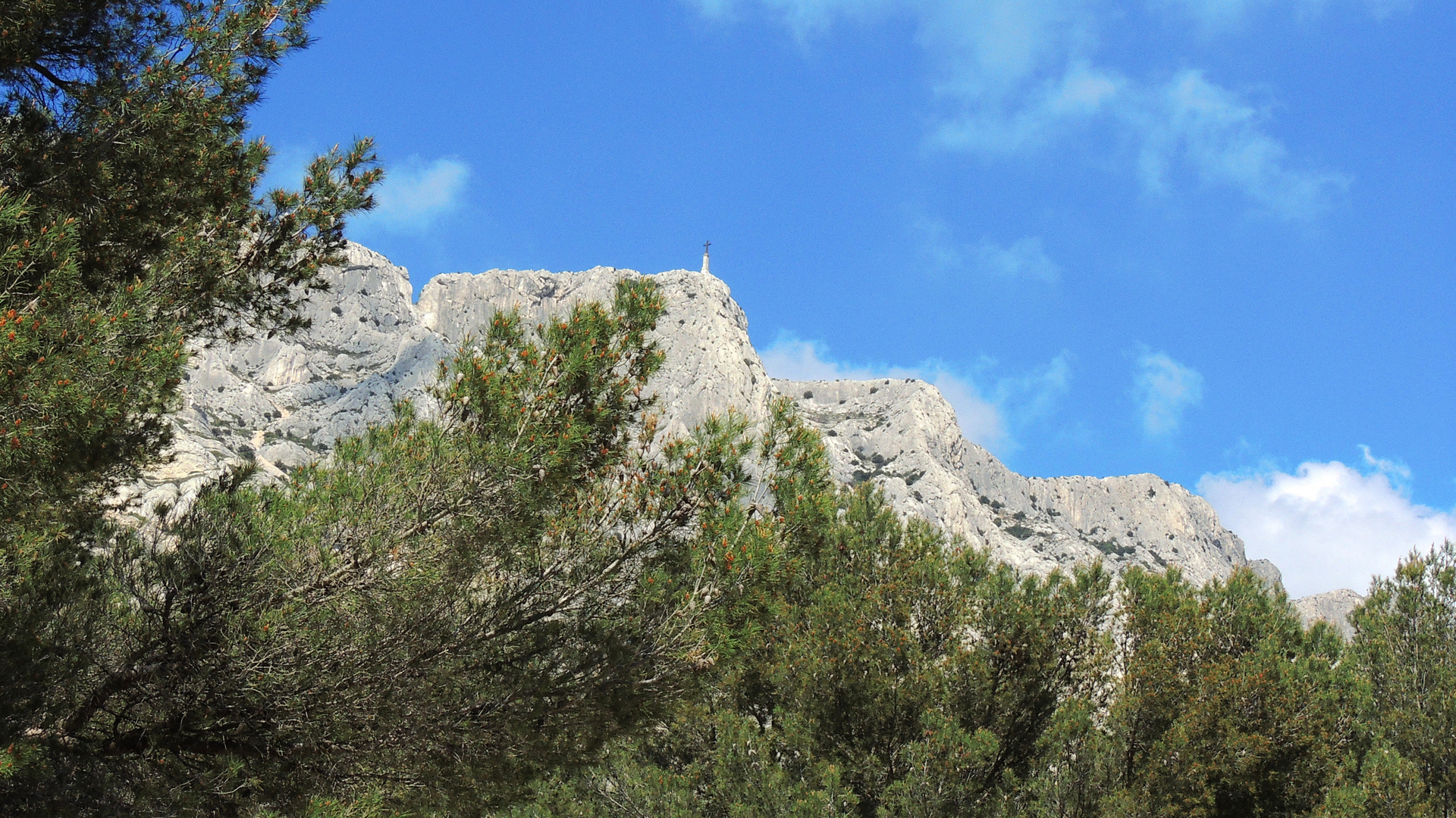 La montagne "Saint Victoire" près d'Aix en Provence.