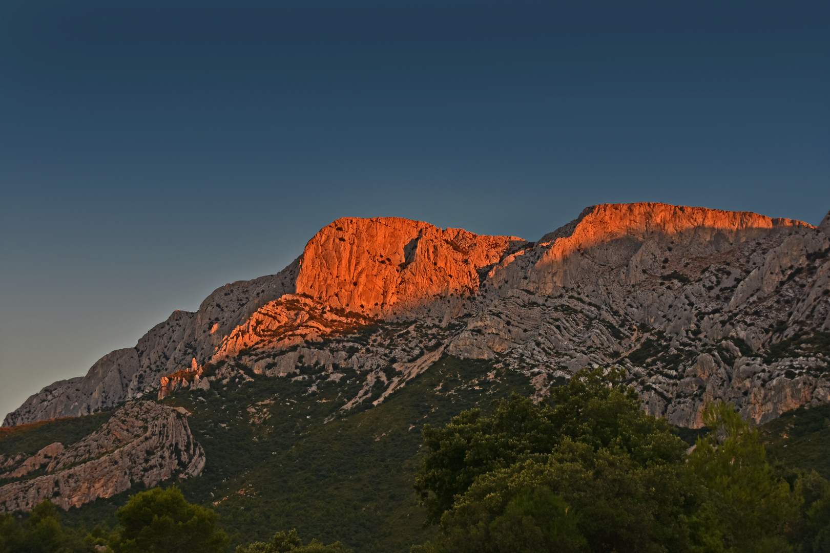 La montagne Sainte-Victoire, au petit matin