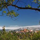 La montagne Sainte-Victoire et le village de Mimet au premier plan