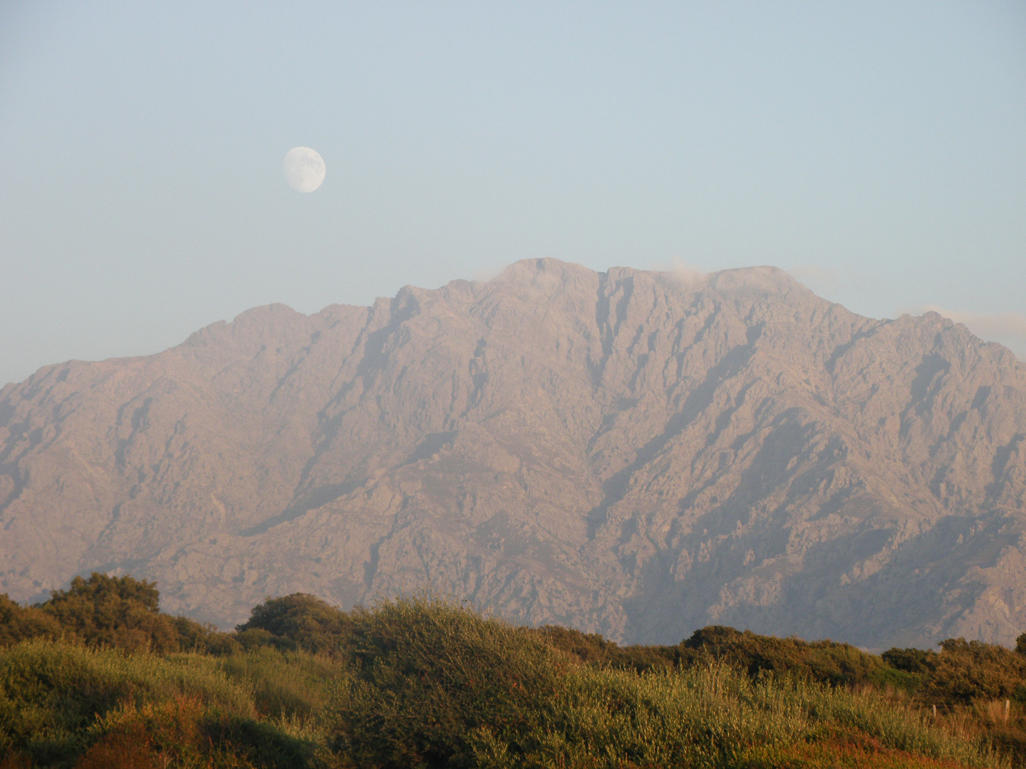 la montagne sous l oeil attentif de madame lune