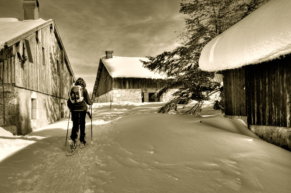 La montée au village