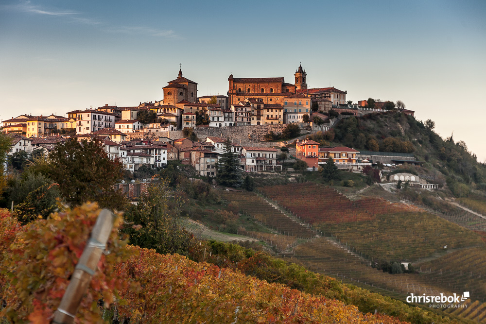 La Morra im sanften Abendlicht Foto & Bild italy, world, herbst