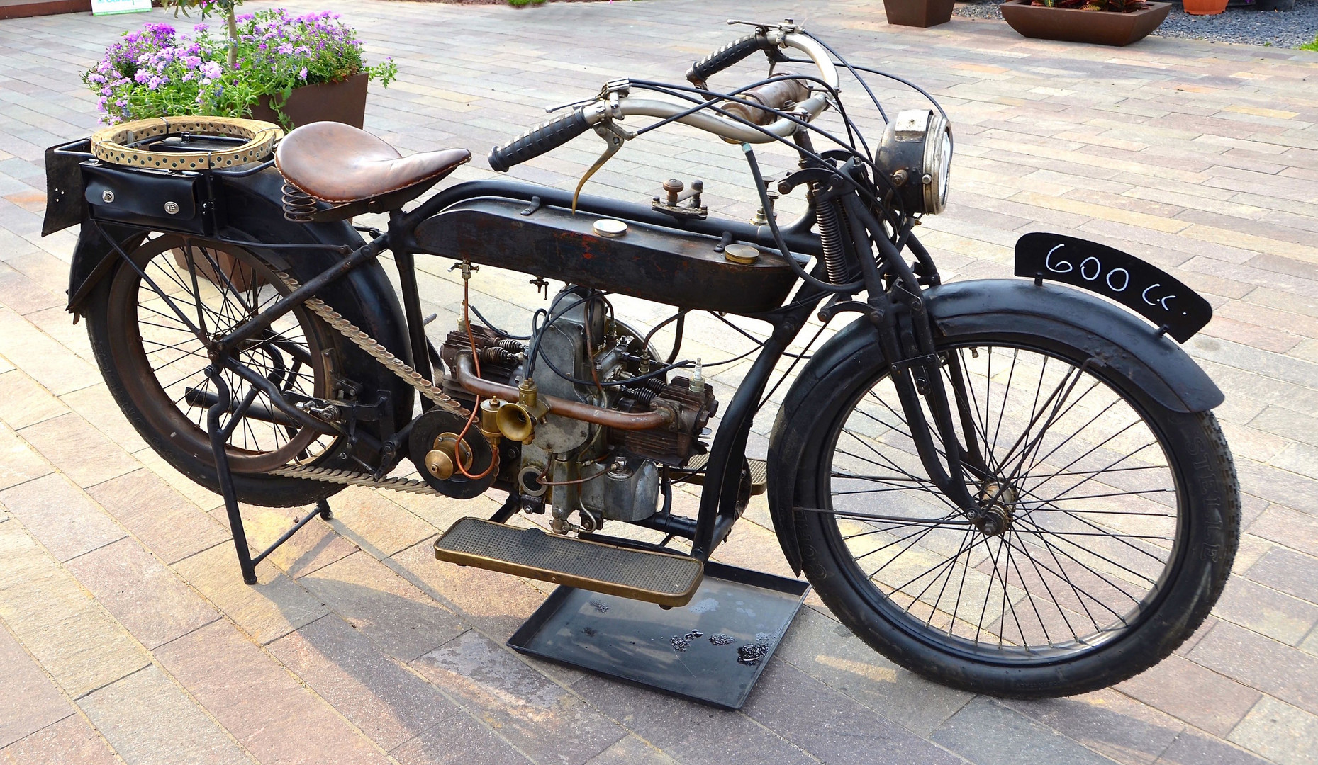 la moto del bis nonno del grande Valentino.......