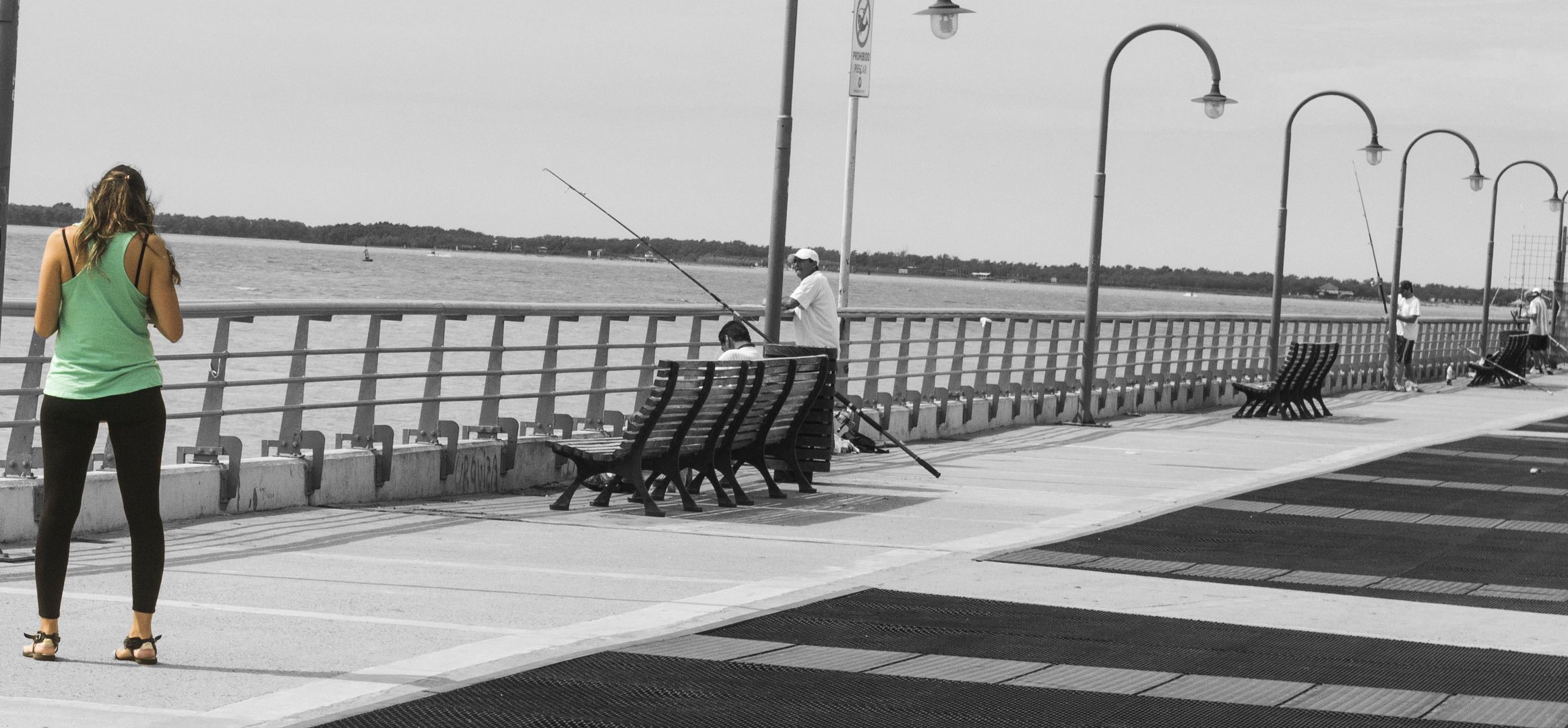 La mujer y el río